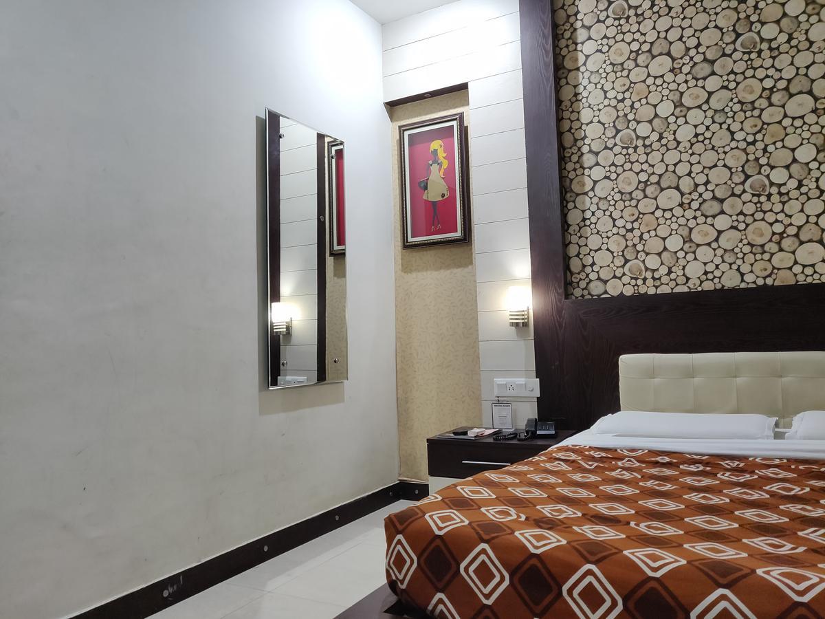 Hotel Premier Jammu Extérieur photo