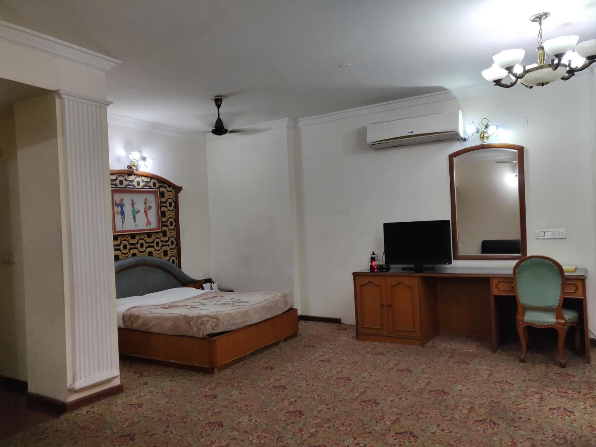 Hotel Premier Jammu Extérieur photo