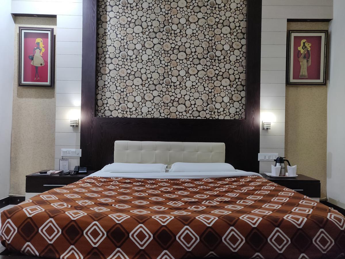Hotel Premier Jammu Extérieur photo